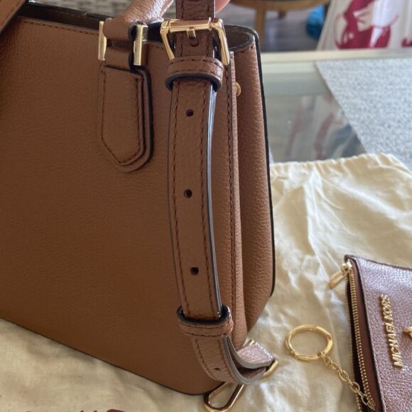 MK Médium Satchel with xbody strap and key card holder marching NWT brown gold - Picture 16 of 16